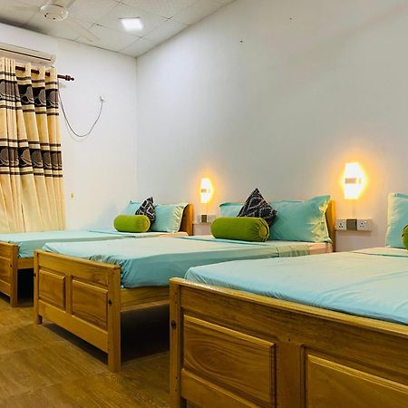 White Villa Hotel Trincomalee Buitenkant foto