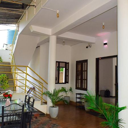 White Villa Hotel Trincomalee Buitenkant foto