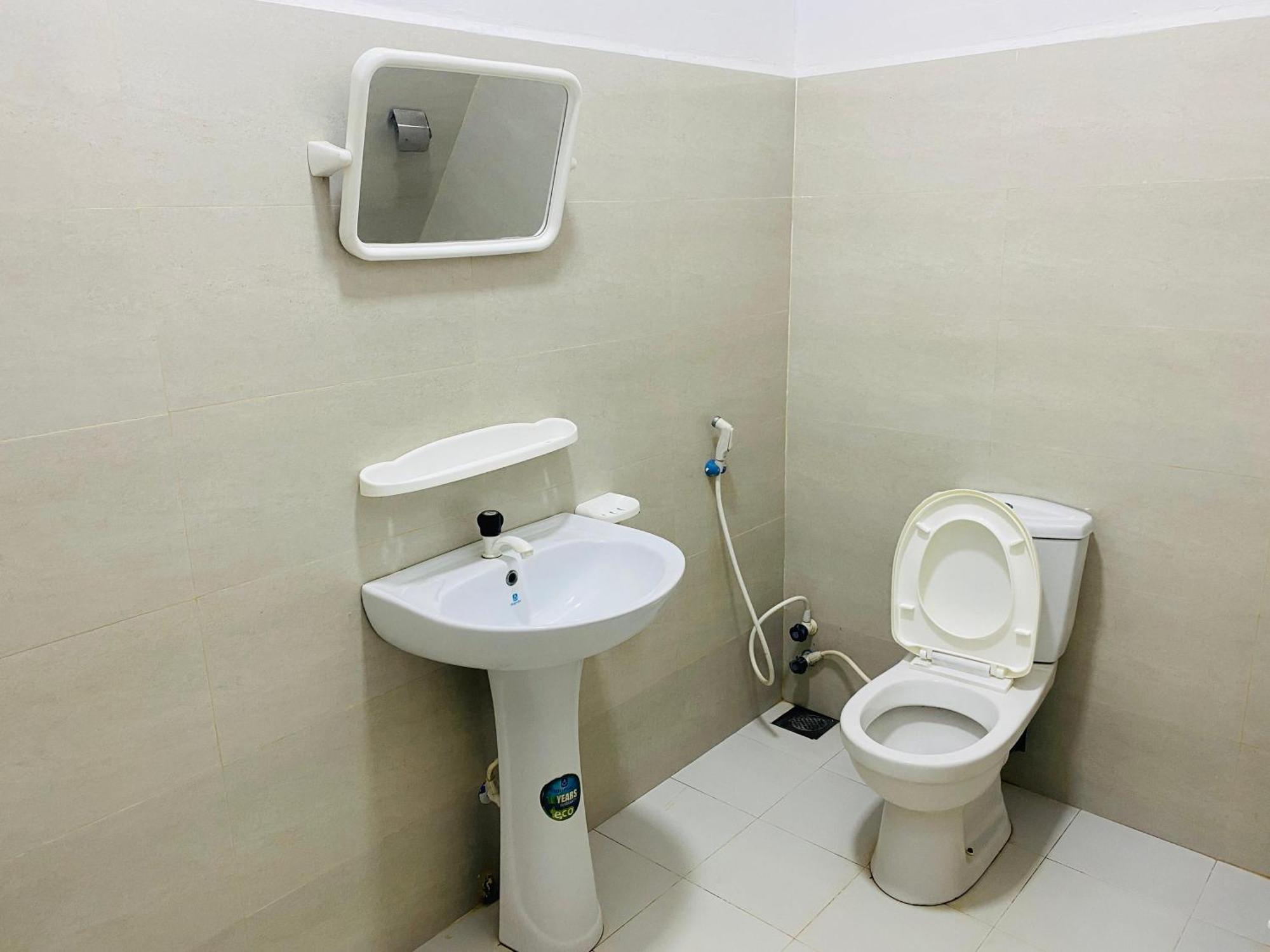 White Villa Hotel Trincomalee Buitenkant foto