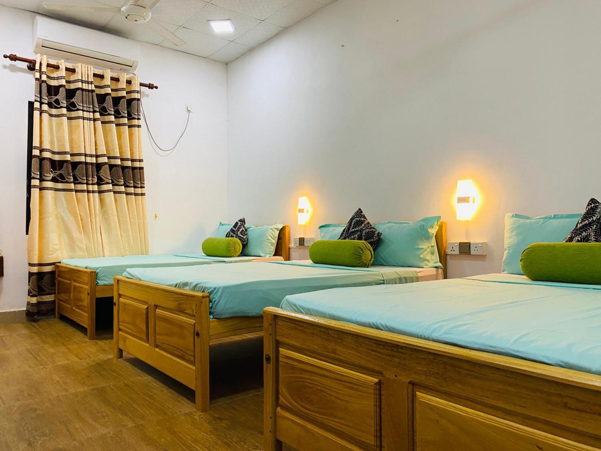 White Villa Hotel Trincomalee Buitenkant foto