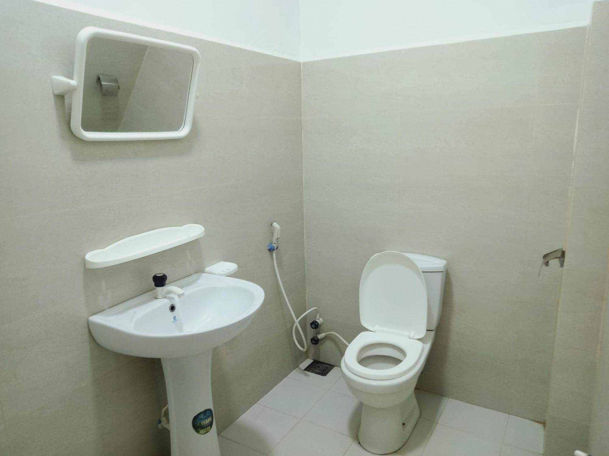 White Villa Hotel Trincomalee Buitenkant foto