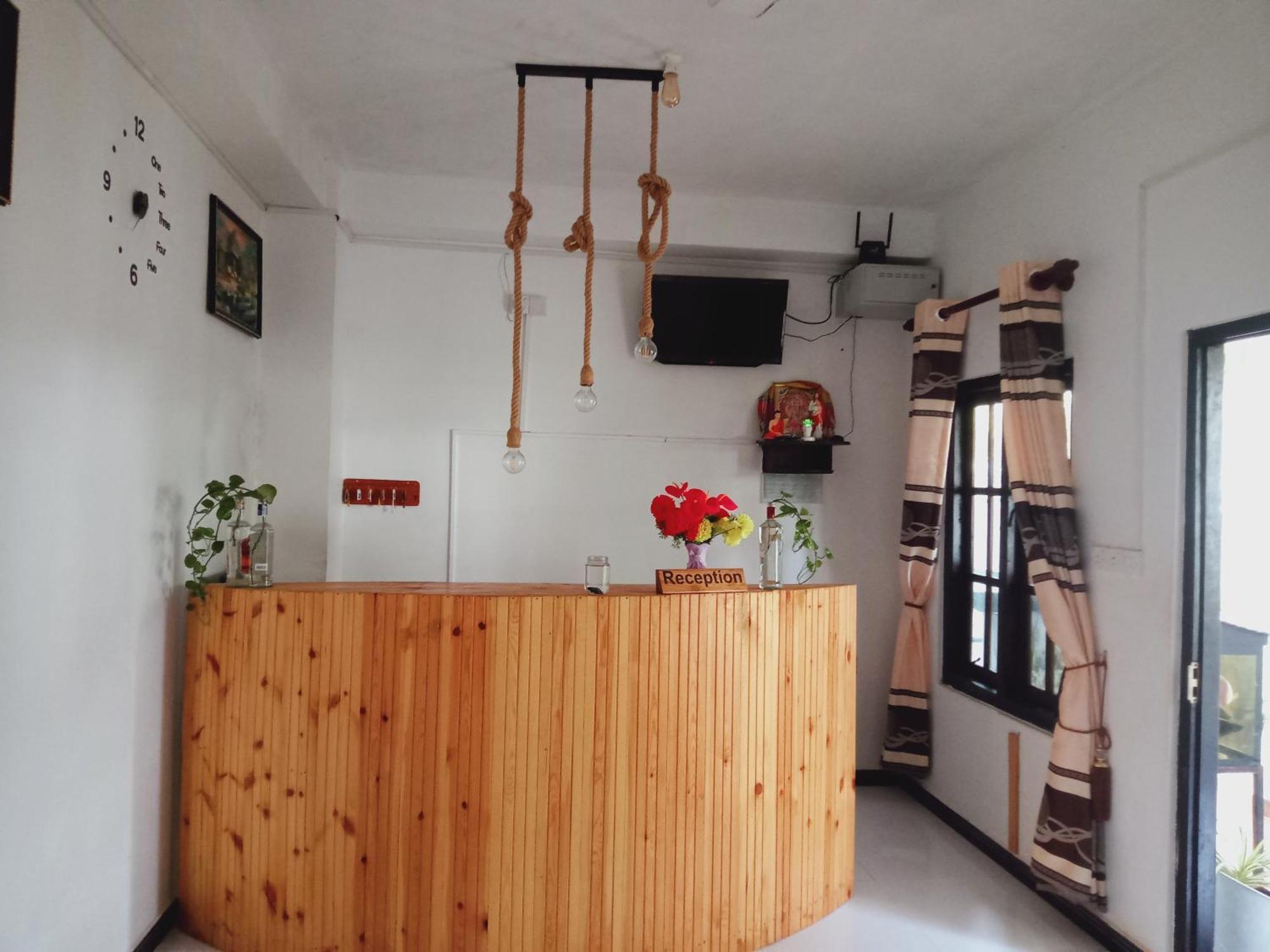 White Villa Hotel Trincomalee Buitenkant foto