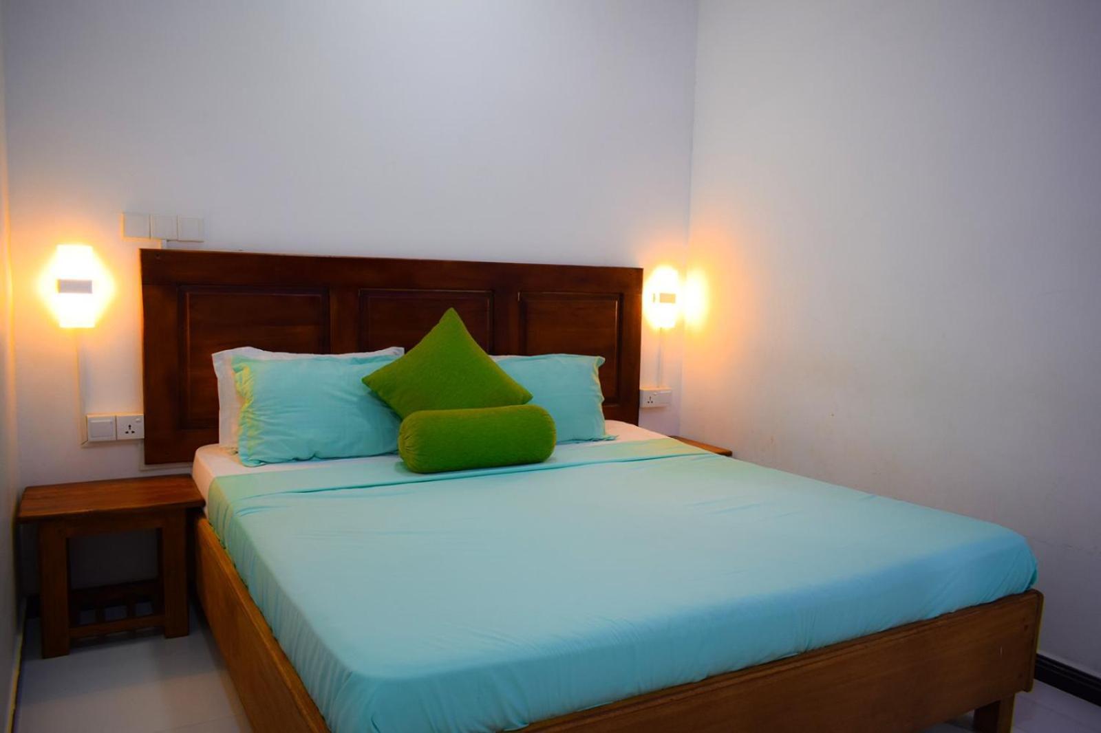 White Villa Hotel Trincomalee Buitenkant foto