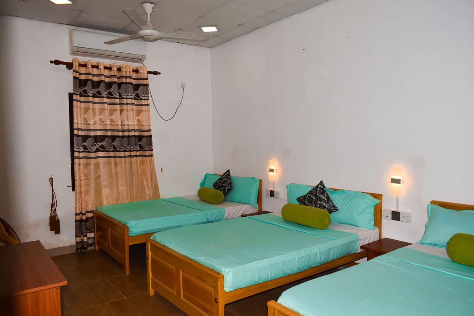 White Villa Hotel Trincomalee Buitenkant foto