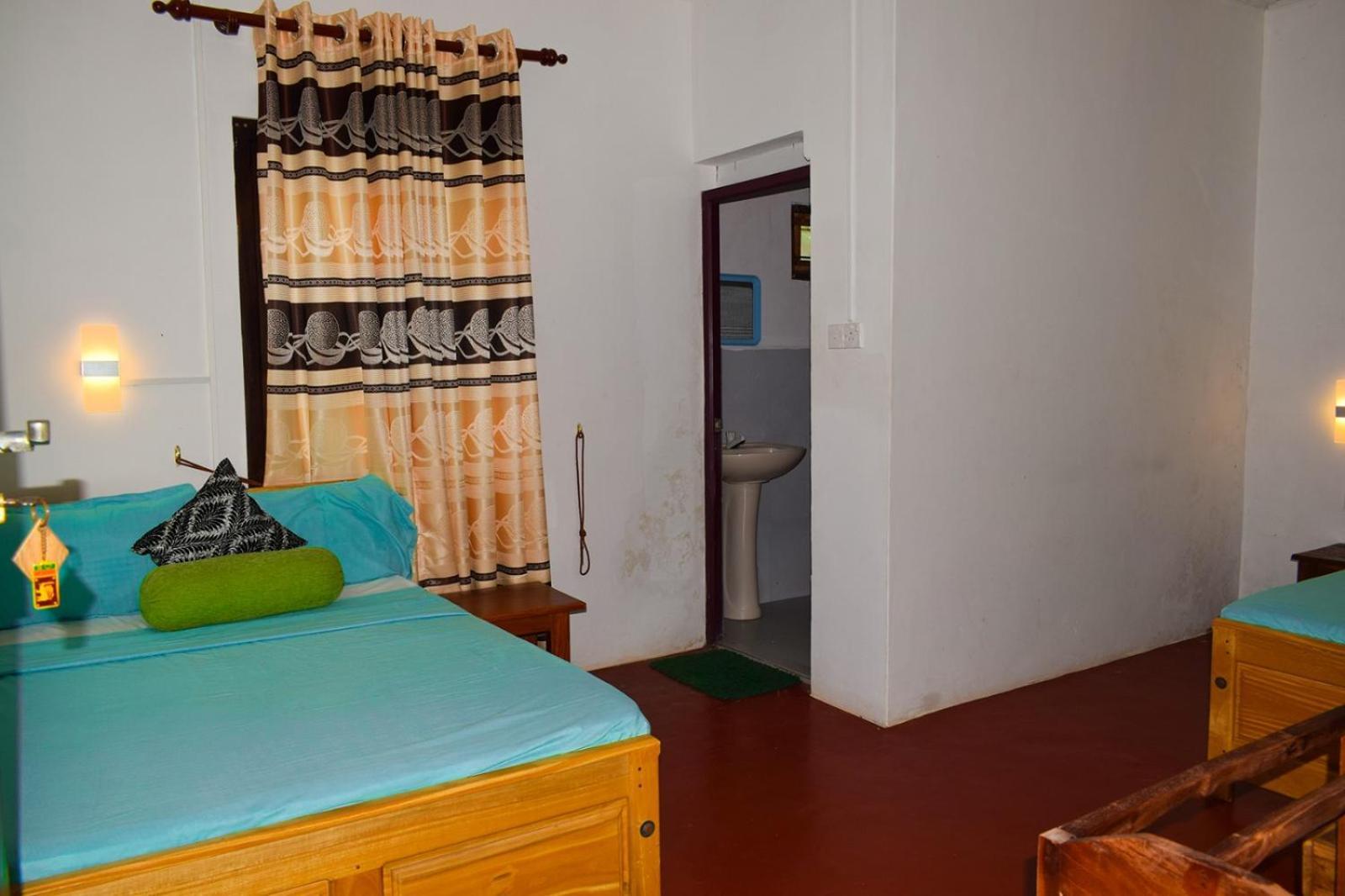 White Villa Hotel Trincomalee Buitenkant foto
